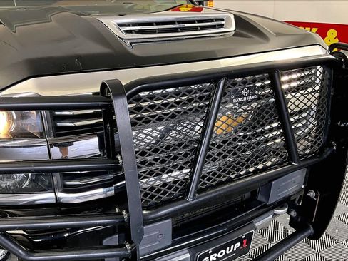 Used 2017 Chevrolet Silverado 2500 High Country w/ Duramax Plus Package image 27