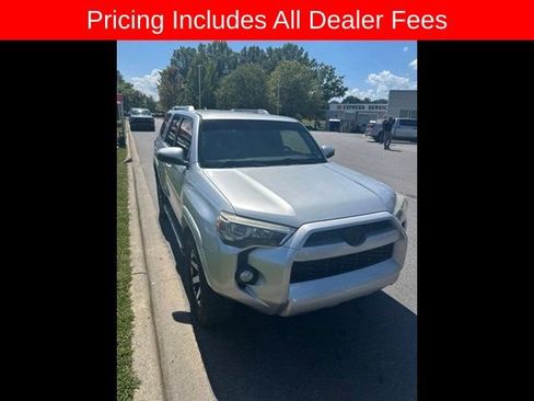 Used 2016 Toyota 4Runner SR5 AWD/4WD image 3