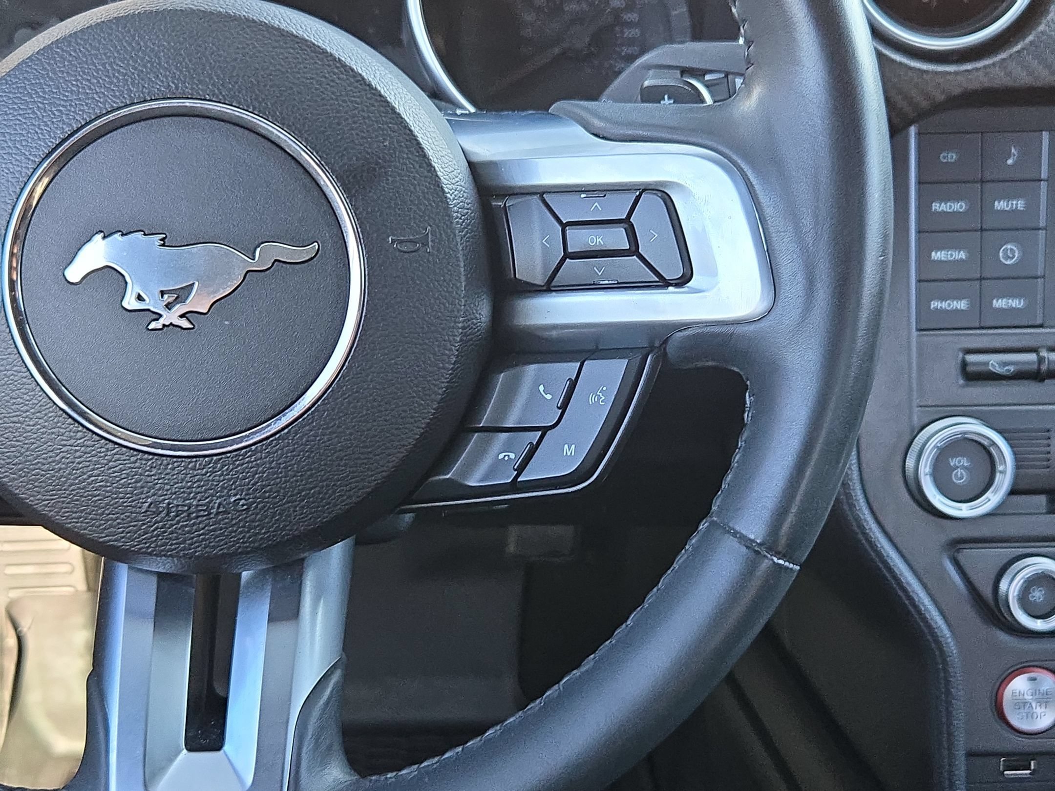 Used 2018 Ford Mustang Coupe RWD image 22