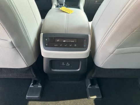 Used 2024 Nissan Pathfinder SV AWD/4WD image 25