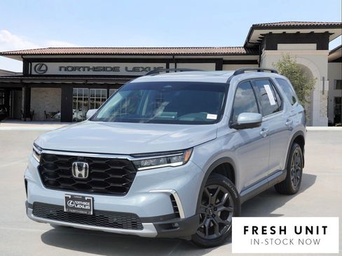 Used 2024 Honda Pilot Elite image 1