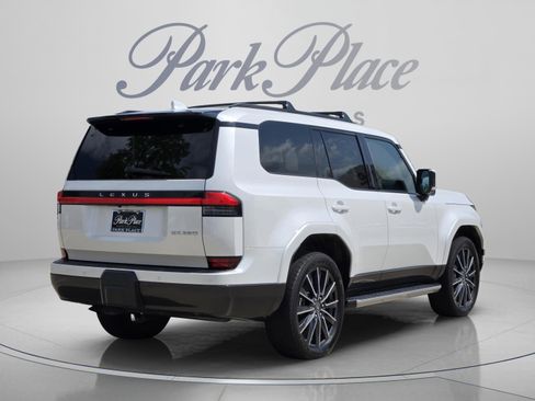 Used 2024 Lexus GX 550 w/ Cold Area Package AWD/4WD image 5