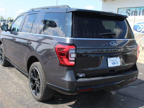 Used 2023 Ford Expedition Limited AWD/4WD image 5