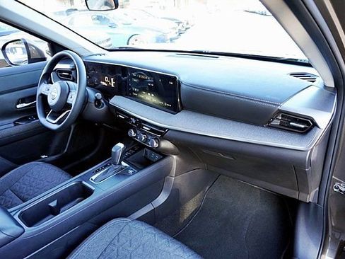 Used 2025 Nissan Kicks SV FWD image 10