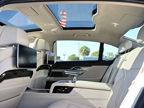 Used 2018 BMW 750i 750i image 12