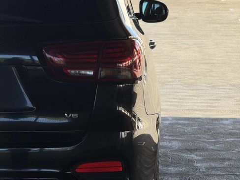 Used 2019 Kia Sorento AWD V6 image 12