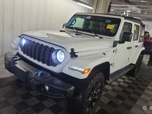 Used 2024 Jeep Wrangler Unlimited w/ Convenience Group AWD/4WD image 3