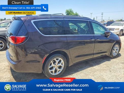 Used 2017 Chrysler Pacifica Touring-L w/ Tire & Wheel Group FWD image 4