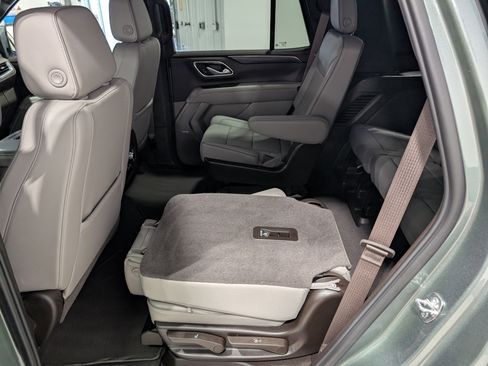 Used 2024 GMC Yukon SLT w/ SLT Luxury Package image 21