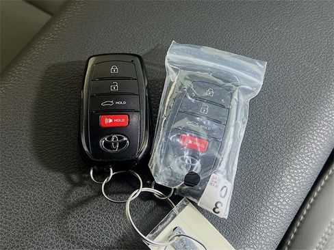 Used 2025 Toyota Camry SE image 32