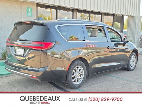 Used 2021 Chrysler Pacifica Touring-L FWD image 7