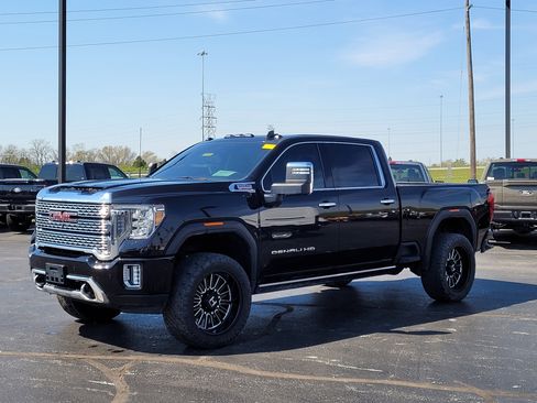 Used 2023 GMC Sierra 2500 Denali w/ Denali Black Diamond Edition image 8