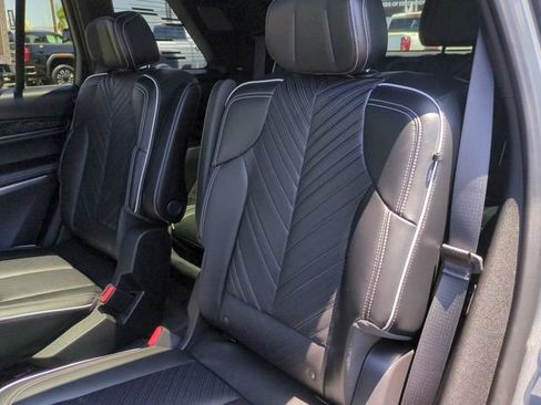 Used 2026 Cadillac Vistiq Platinum w/ LPO, Floor Liner Package AWD/4WD image 24