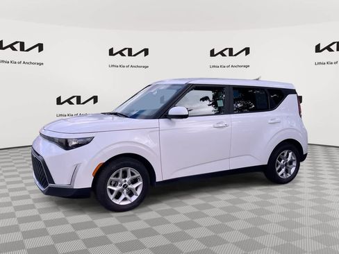 Certified 2023 Kia Soul LX FWD image 1