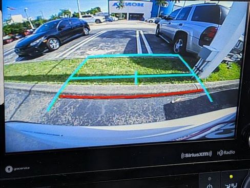 Used 2022 Toyota Highlander XLE FWD image 12