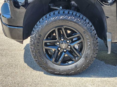 Used 2024 Chevrolet Silverado 1500 LT Trail Boss w/ Convenience Package II AWD/4WD image 9