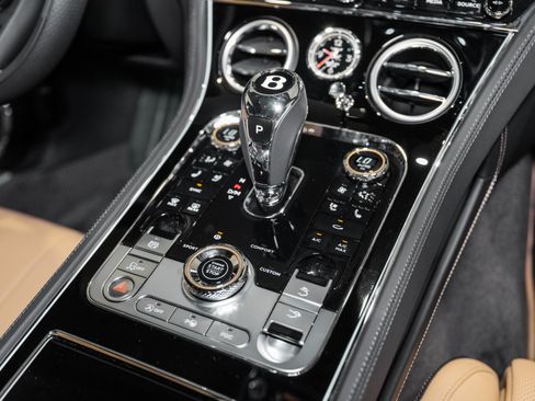 Certified 2024 Bentley Continental GT V8 AWD/4WD image 34