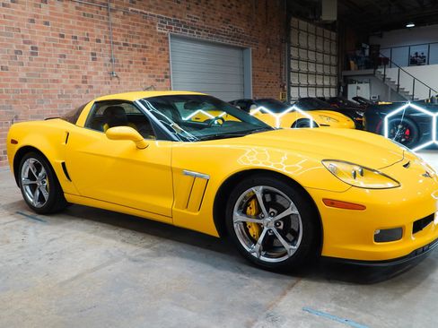 Used 2013 Chevrolet Corvette Grand Sport w/ 3LT Preferred Equipment Group RWD image 2