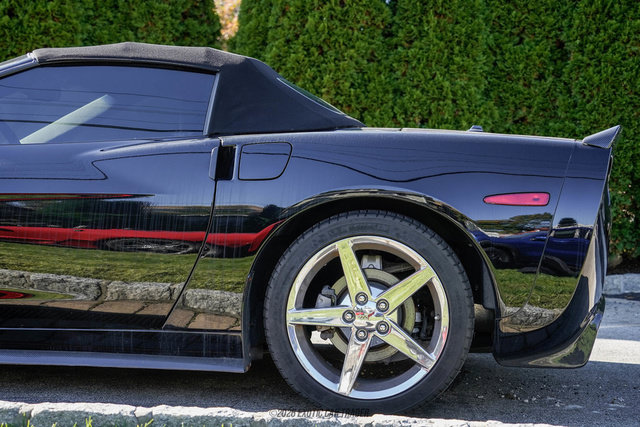 Used 2005 Chevrolet Corvette Convertible w/ Preferred Equipment Group RWD image 4