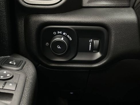 Used 2024 RAM 2500 Tradesman w/ Chrome Appearance Group image 23