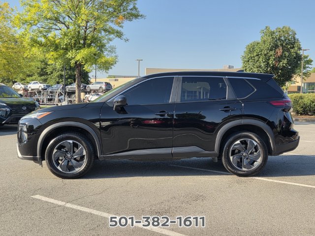Used 2024 Nissan Rogue SV AWD/4WD image 2