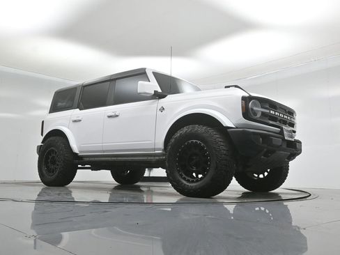Used 2021 Ford Bronco Outer Banks AWD/4WD image 3