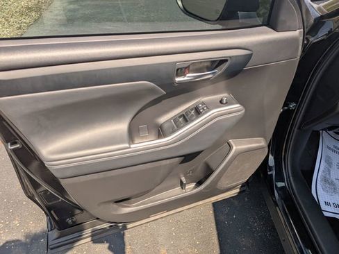 Used 2022 Toyota Highlander XSE AWD/4WD image 14