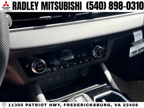 New 2026 Mitsubishi Outlander SE image 10