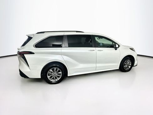 Used 2023 Toyota Sienna XLE FWD image 10