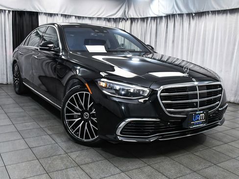 Used 2024 Mercedes-Benz S 580 4MATIC Sedan image 3