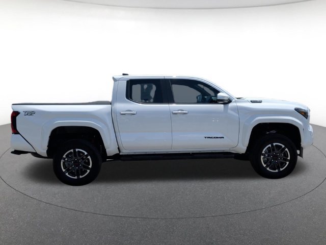 Used 2025 Toyota Tacoma TRD Sport AWD/4WD image 7