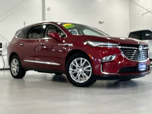 Used 2022 Buick Enclave Premium w/ Experience Buick Package image 2