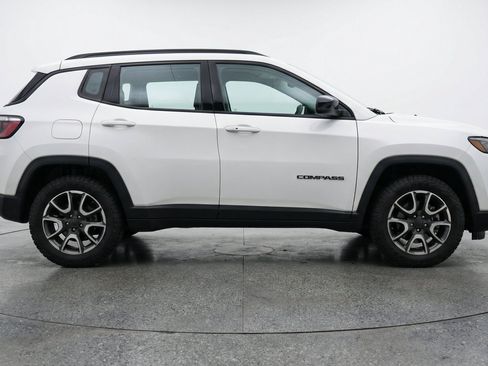 Used 2025 Jeep Compass Trailhawk AWD/4WD image 11