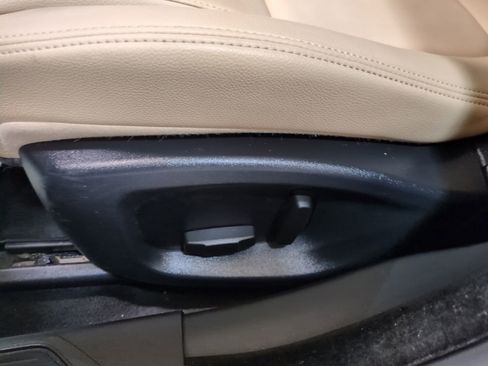 Used 2018 Jaguar XE Premium image 17