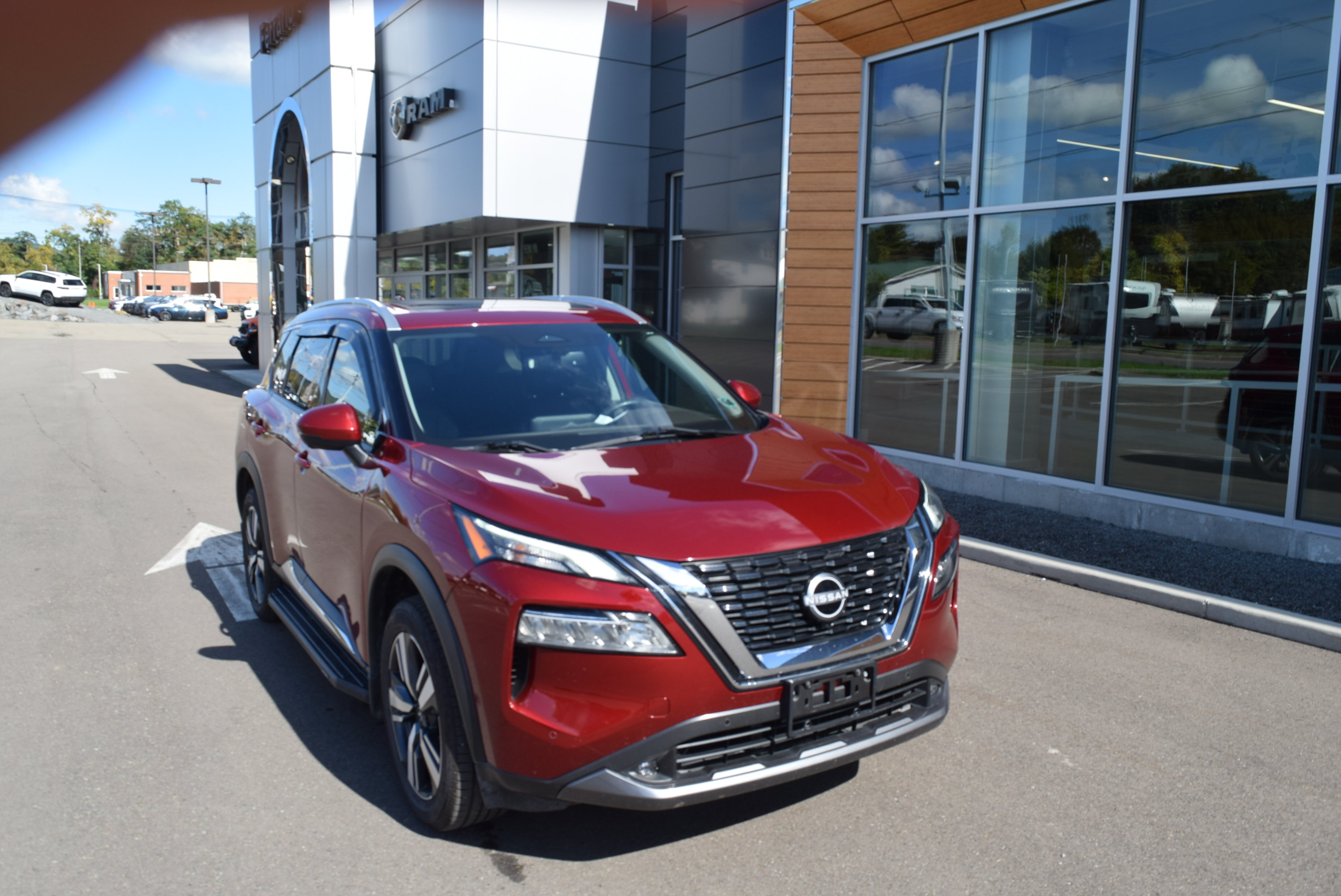 Used 2023 Nissan Rogue SL w/ SL Premium Package AWD/4WD image 2