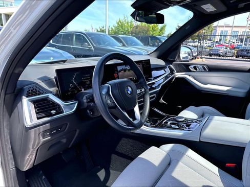 Used 2025 BMW X5 xDrive50e w/ Premium Package AWD/4WD image 17