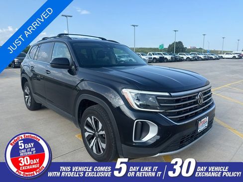 Used 2024 Volkswagen Atlas SE AWD/4WD image 3