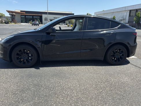 Used 2021 Tesla Model Y Long Range AWD/4WD image 9