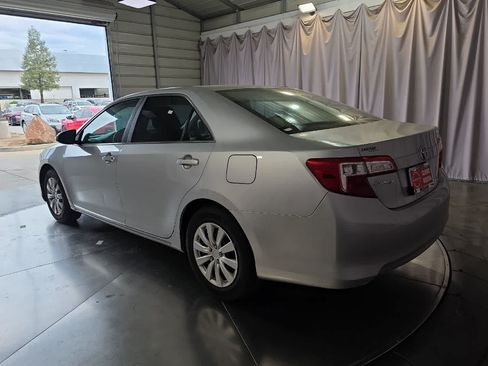 Used 2014 Toyota Camry LE FWD image 7