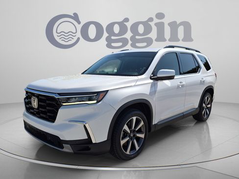 Certified 2025 Honda Pilot Touring image 2