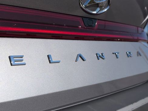 Used 2022 Hyundai Elantra Limited w/ Cargo Package image 10