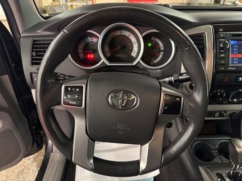 Used 2013 Toyota Tacoma Base image 12