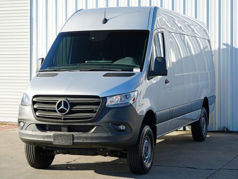 Used 2023 Mercedes-Benz Sprinter 2500 image 37