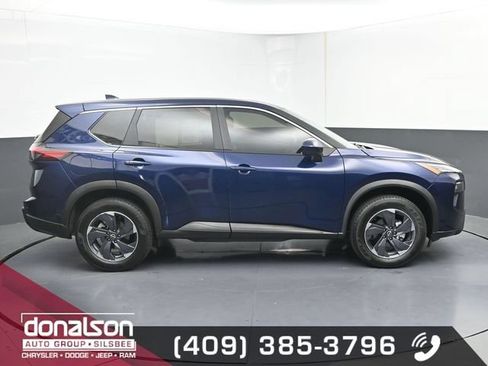 Used 2025 Nissan Rogue SV FWD image 2