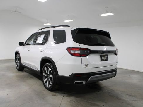 Used 2025 Honda Pilot Touring image 7