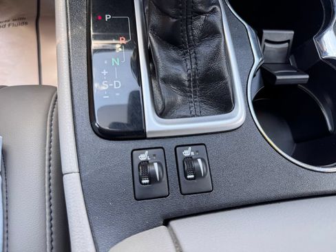 Used 2019 Toyota Highlander XLE w/ Carpet Mat Package (TMS) AWD/4WD image 34
