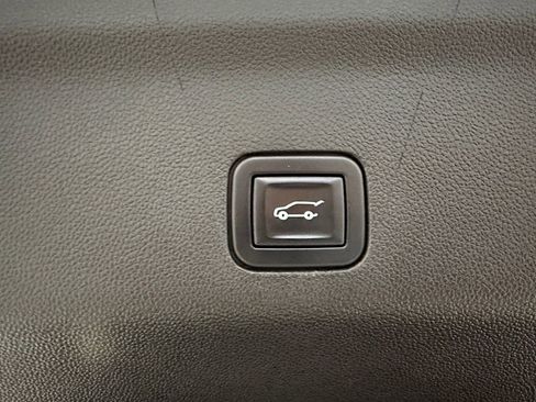 Used 2021 Chevrolet Tahoe Z71 w/ Z71 Off-Road Package AWD/4WD image 7
