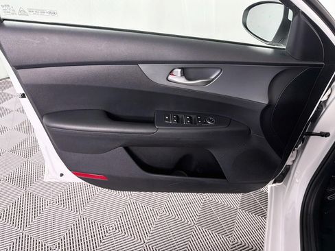 Used 2019 Kia Forte LXS FWD image 19