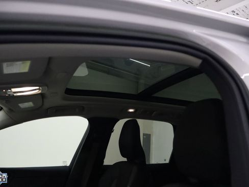 Used 2022 Volvo XC60 B5 Momentum image 24