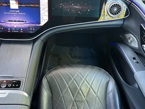Certified 2023 Mercedes-Benz EQS 580 4MATIC Sedan image 33